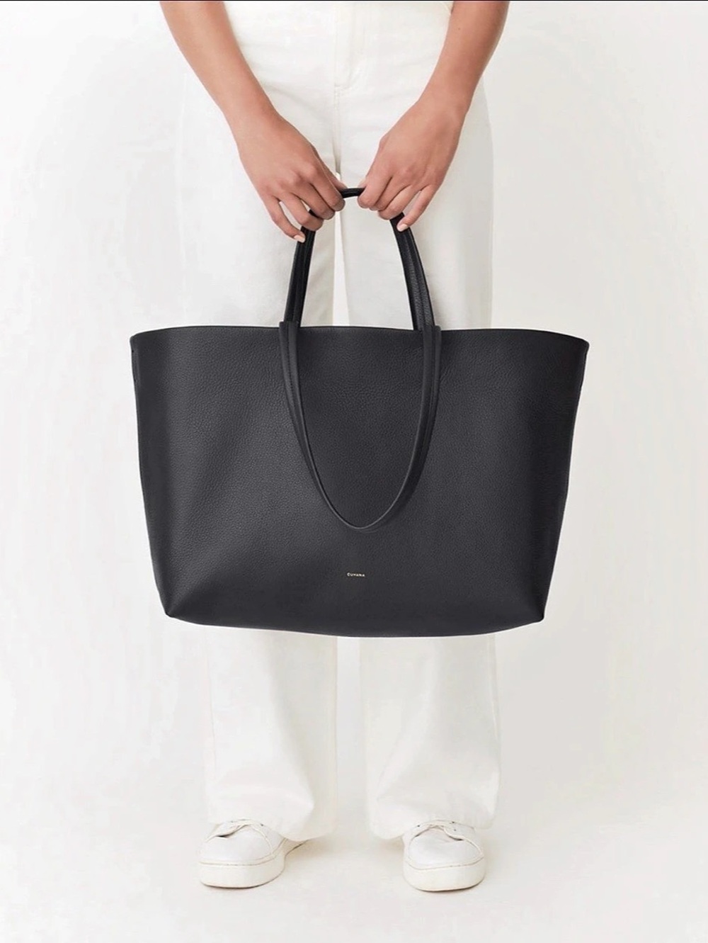 Cuyana Classic Easy Tote Black Tote Like New. Worn once ! Flawless